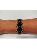 Pulsera de Macramé Beige con Perlas Doradas