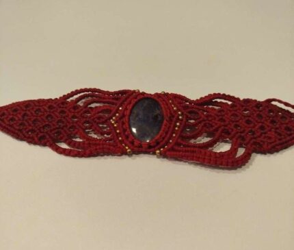 Pulsera de Macramé - Roja con Piedra Central negra