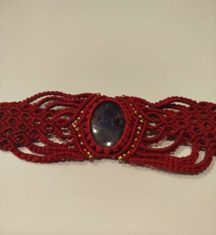 Pulsera de Macramé - Roja con Piedra Central negra