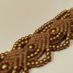 Pulsera de Macramé Beige con Perlas Doradas