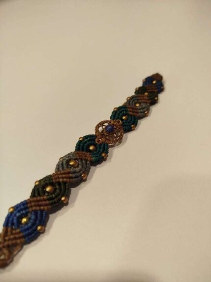 Pulsera de Macramé con Adorno y Piedra Azul Oscuro