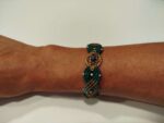Pulsera de Macramé con Adorno y Piedra Azul Oscuro