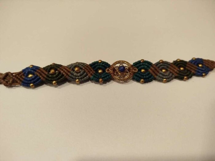 Pulsera de Macramé con Adorno y Piedra Azul Oscuro