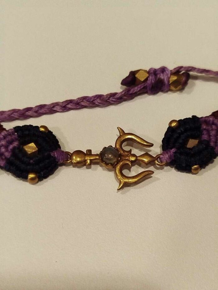 Pulsera de Macramé con OM y Piedra Blanca