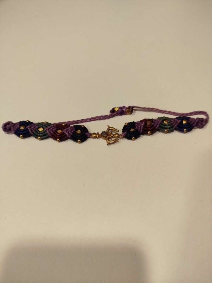 Pulsera de Macramé con OM y Piedra Blanca