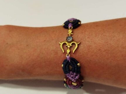 Pulsera de Macramé con OM y Piedra Blanca