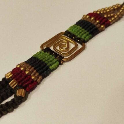 Pulsera de Macramé con Espiral Dorada