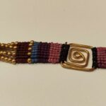 Pulsera de Macramé con Espiral Dorada