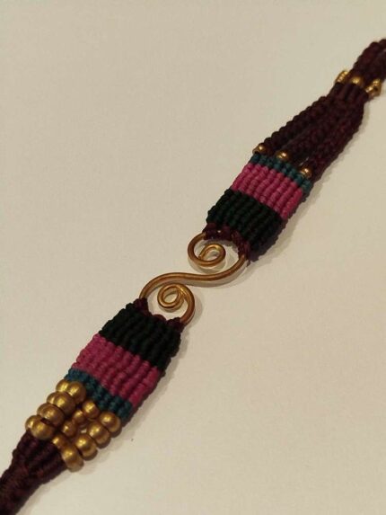 Pulsera de Macramé con Doble Espiral Dorada
