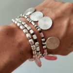 Brazalete Perlas y Medallas Baño Plata
