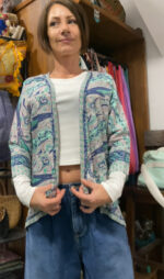 Cárdigan boho India frente puesto gris