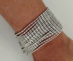 Pulsera Multicapa de Tachuelas