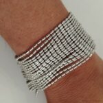 Pulsera Multicapa de Tachuelas