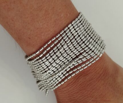 Pulsera Multicapa de Tachuelas