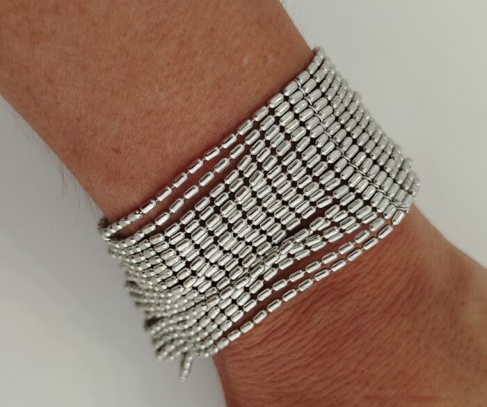 Pulsera Multicapa de Tachuelas