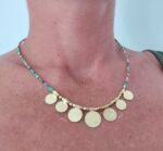 Collar Cuentas y colgantes medallas