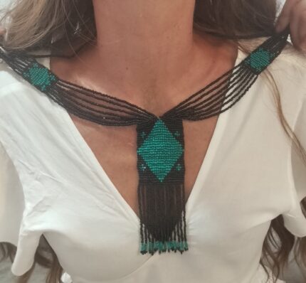 Collar bordado a mano de cuentas - Nera Turquesa