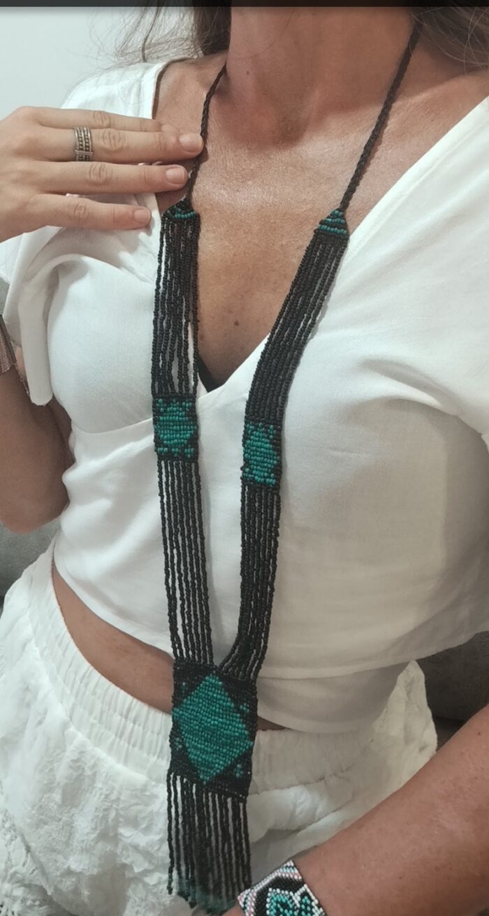 Collar bordado a mano de cuentas - Nera Turquesa