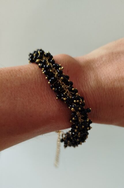 Pulsera cuentas negras y doradas
