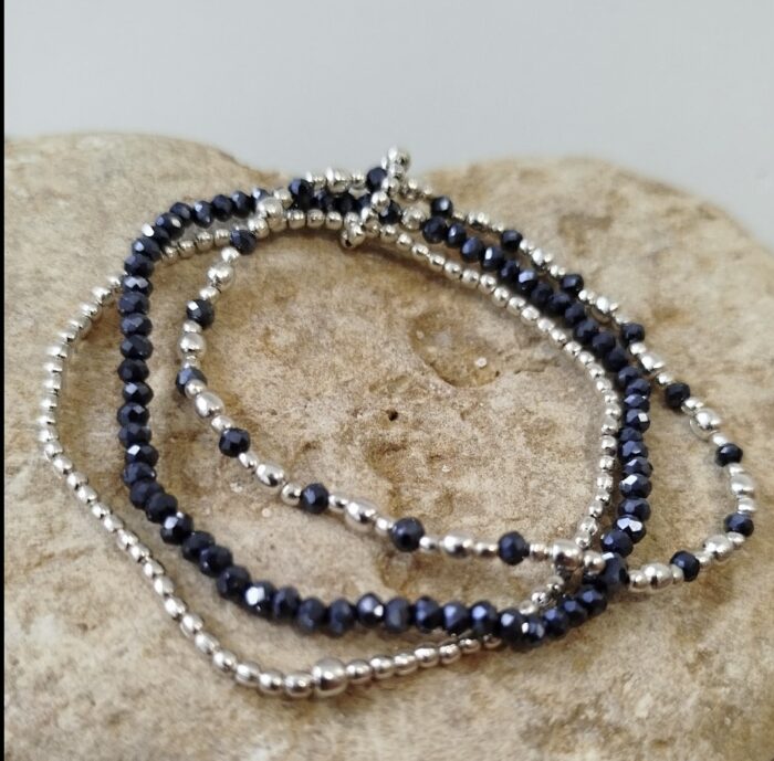 Pulsera Elástica Tres Filas de Cuentas