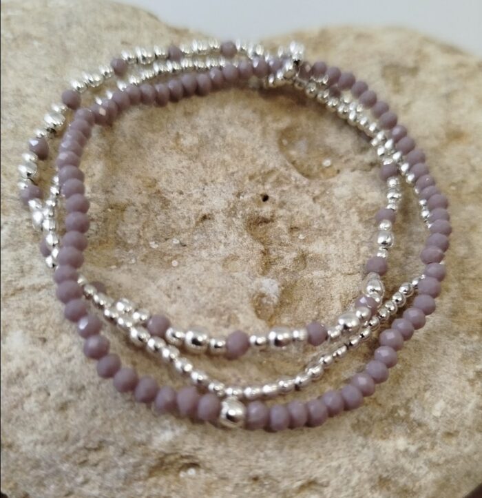 Pulsera Elástica Tres Filas de Cuentas