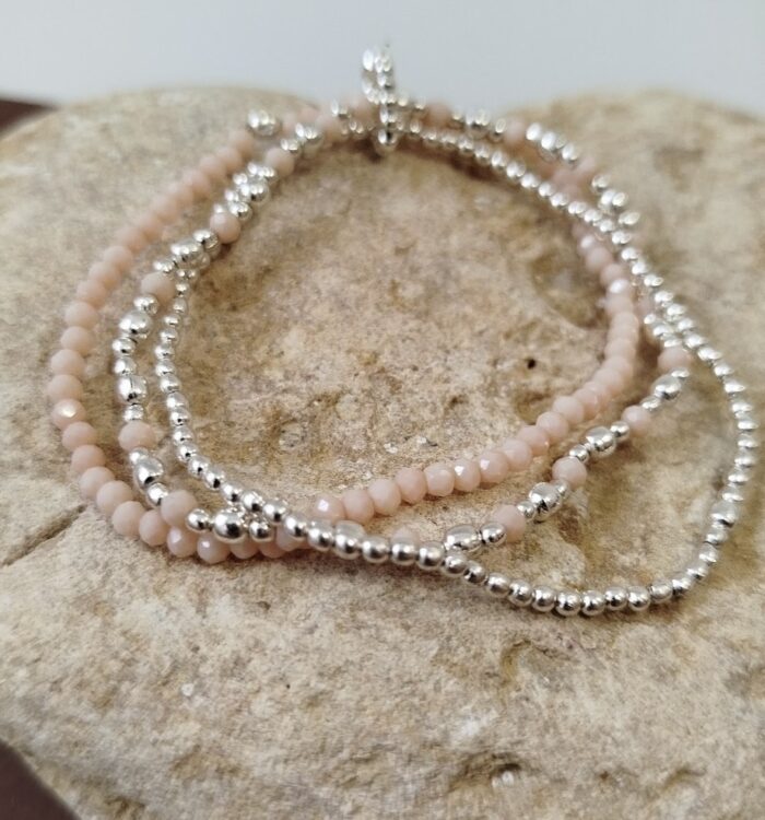 Pulsera Elástica Tres Filas de Cuentas