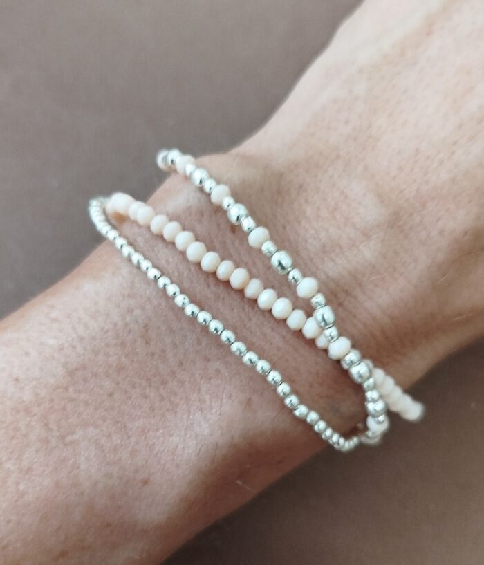 Pulsera Elástica Tres Filas de Cuentas