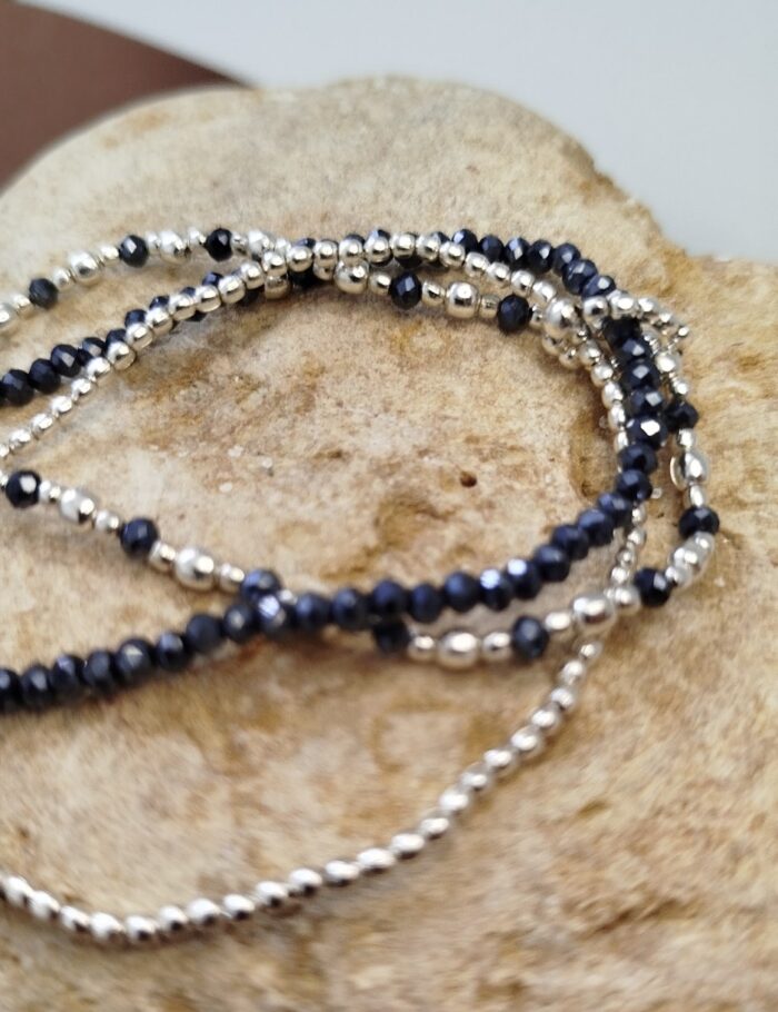 Pulsera Elástica Tres Filas de Cuentas