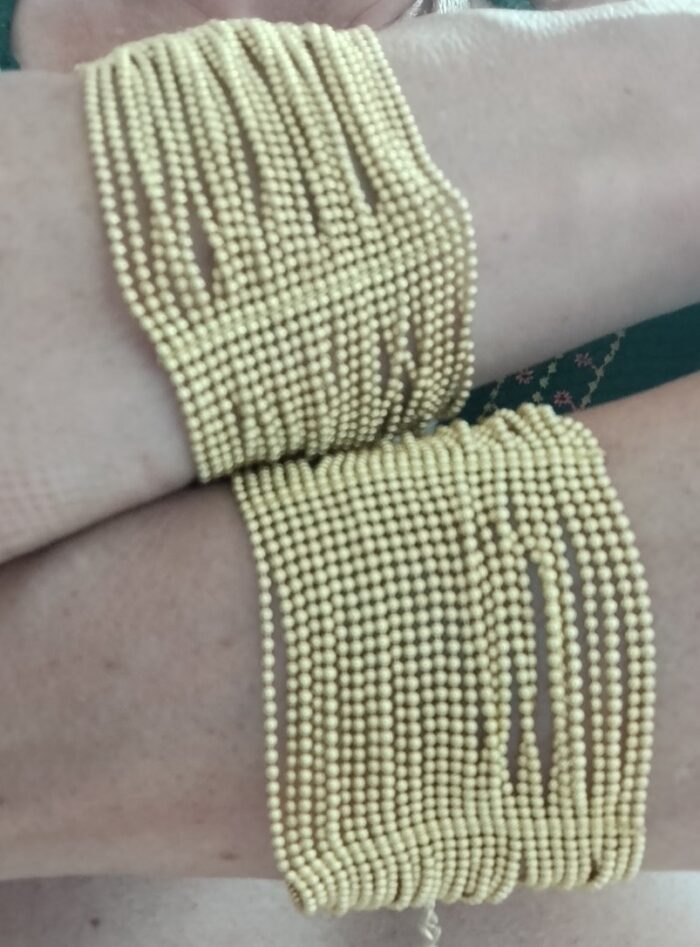 Pulsera Multicapa Cuentas Dorada