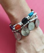 Brazalete Tres Hilos Colores y Medallas Plateada