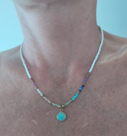 Collar Cuentas y Gota de Piedra