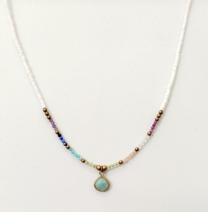 Collar Cuentas y Gota de Piedra