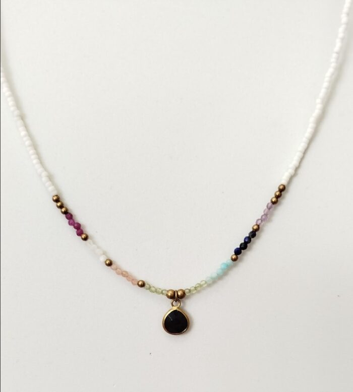 Collar Cuentas y Gota de Piedra
