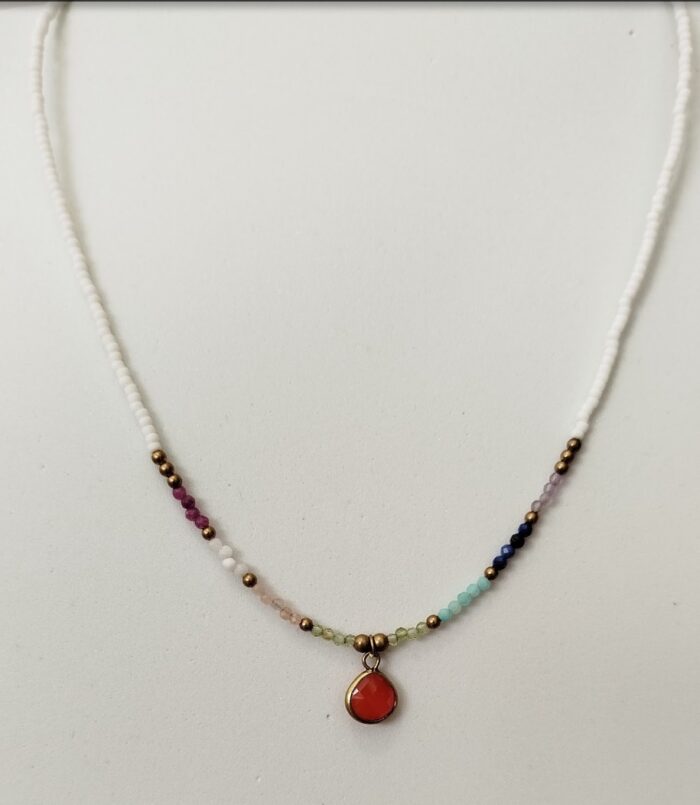 Collar Cuentas y Gota de Piedra