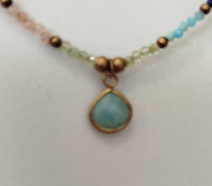 Collar Cuentas y Gota de Piedra