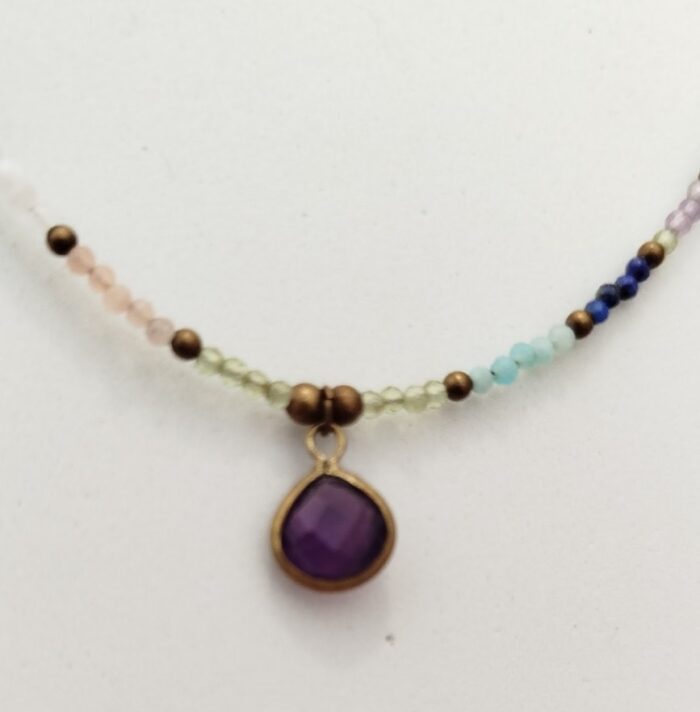 Collar Cuentas y Gota de Piedra