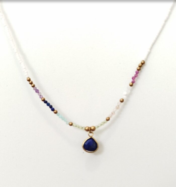 Collar Cuentas y Gota de Piedra