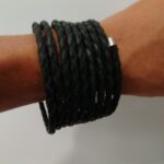 Pulsera en Espiral Cuero Negro Trenzado