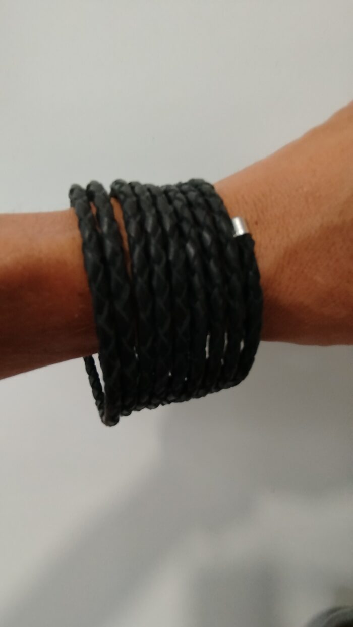 Pulsera en Espiral Cuero Negro Trenzado