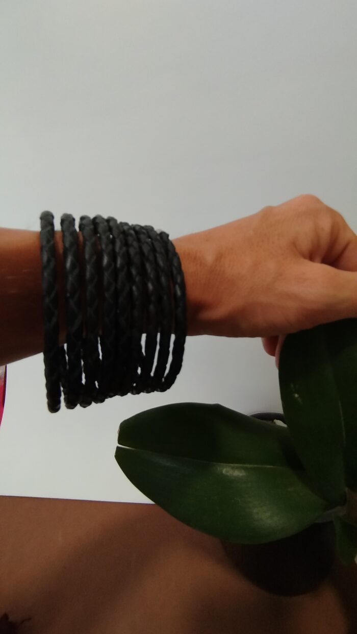 Pulsera en Espiral Cuero Negro Trenzado