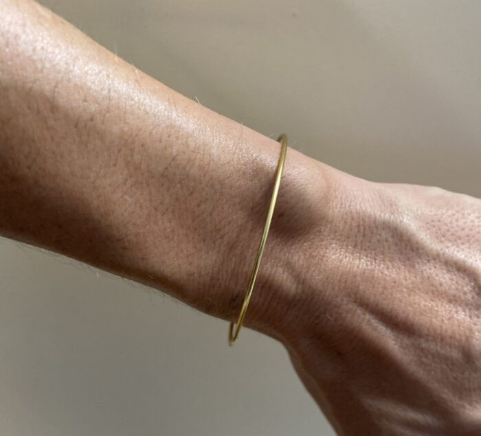 Pulsera rígida - Hilo simple y fino