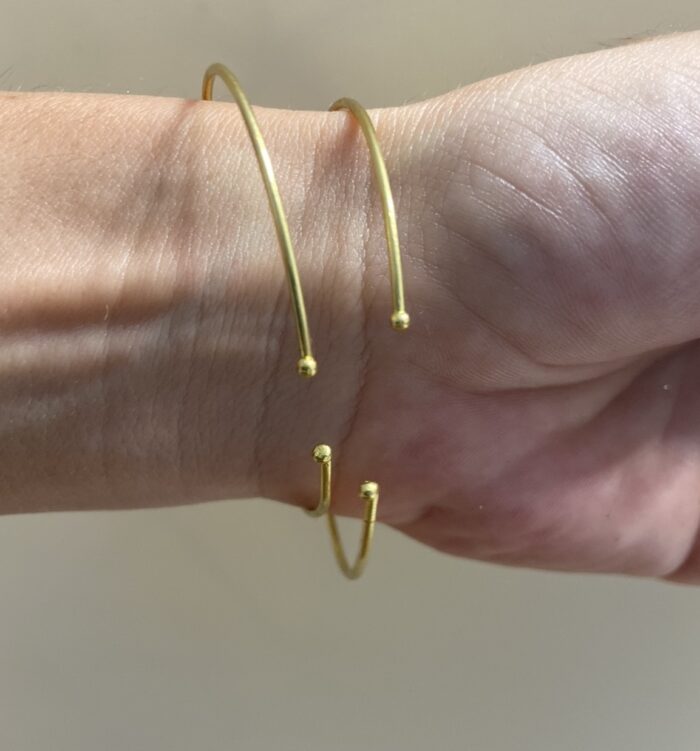 Pulsera rígida - Hilo simple y fino