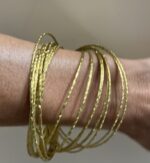 Pulsera rígida - Hilos dorados entrelazados