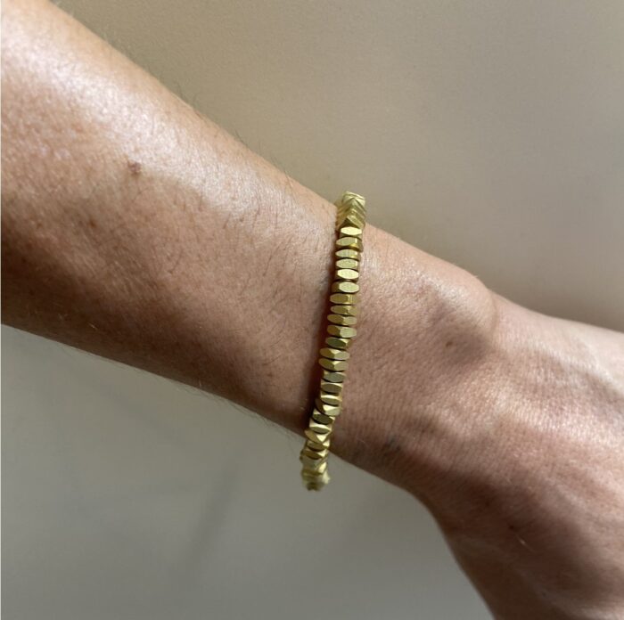 Pulsera elástica con perlas finas