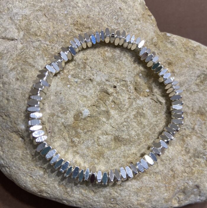 Pulsera elástica con perlas finas