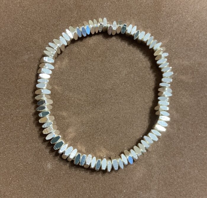 Pulsera elástica con perlas finas