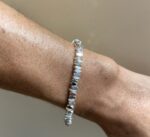 Pulsera elástica con perlas finas