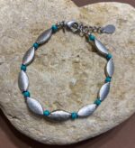 Pulseras con perlas alargadas