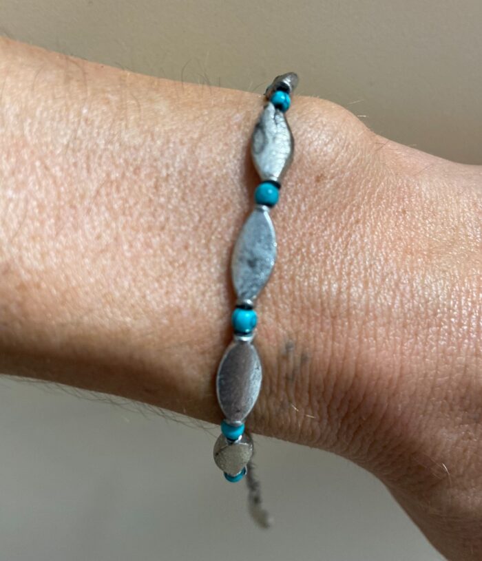 Pulseras con perlas alargadas