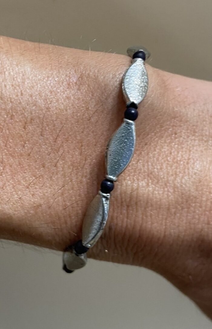Pulseras con perlas alargadas